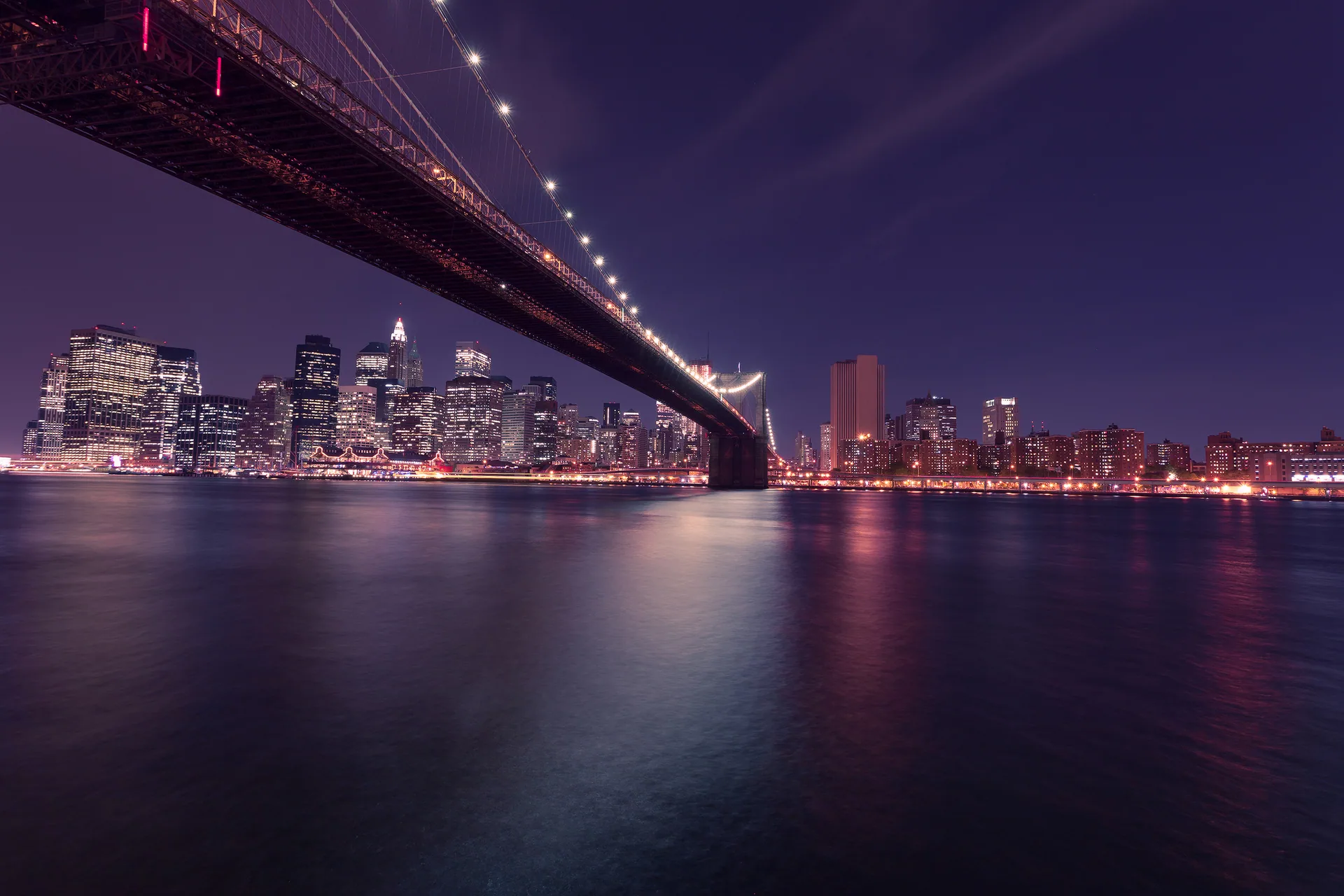 Brooklyn Bridge and the Manhattan skyline at night